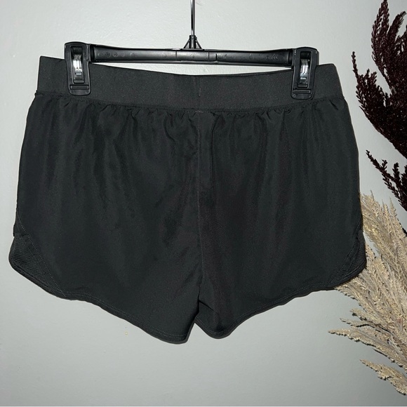 Under Armour Girls Sz 16 Youth XL Black Athletic Shorts Drawstring Pockets Cute! - Picture 3 of 8